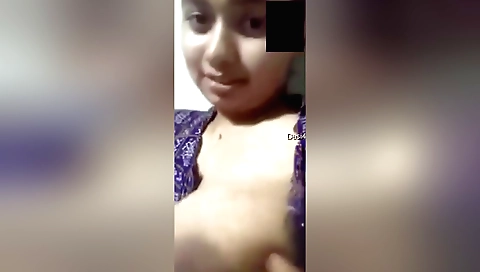 Indian chick with big boobs gets amateur solo video