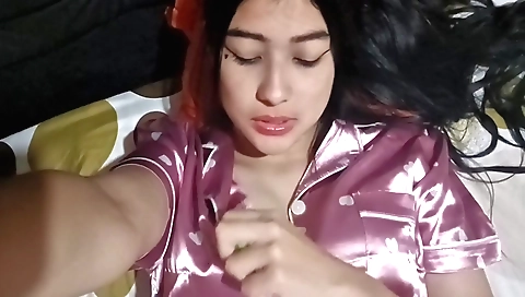 Amateurs stepsister with natural tits and body gets phone