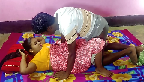 Indian amateur video with a beautiful body and a sexy smile
