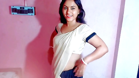 Indian solo female porn video with me in the hotel room
