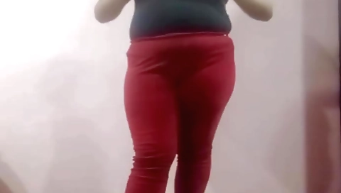 Indian woman with a small ass masturbating in web cam