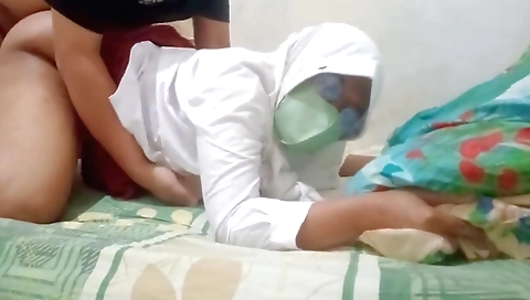 Indian chick shows off her sexy body in amateur video