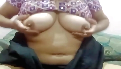 Hot amateur indian girl shows off her sexy body on camera