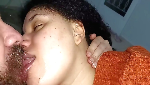 Indian brunette gets horny and cums on the guy's face