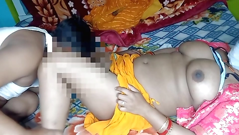 Indian bhabhi gets her pussy fucked by her boyfriend