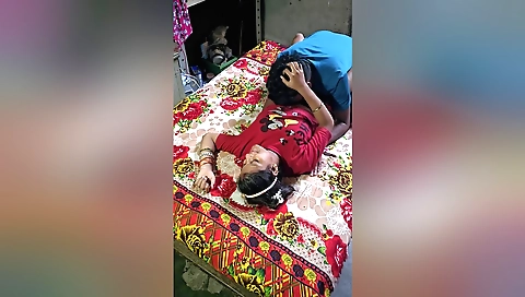Indian girlfriend gives a nice blowjob and she also cums a bit