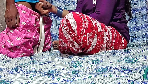 Indian girl has sex with a guy in a room on the floor