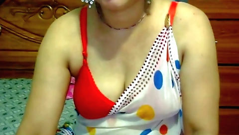 Indian woman fucked by her hubby in amateur porn video